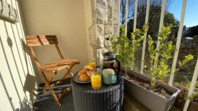 Spacious luxury flat in Swanage, close to beach with parking